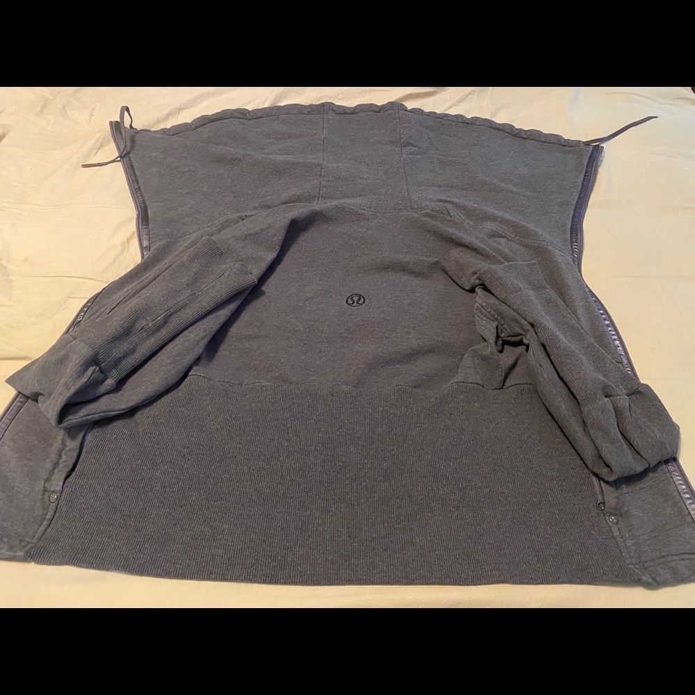 Sweatshirt - Picture 2 of 4